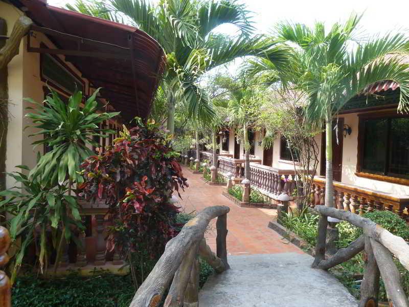Lotus Lodge Siem Reap Exteriör bild